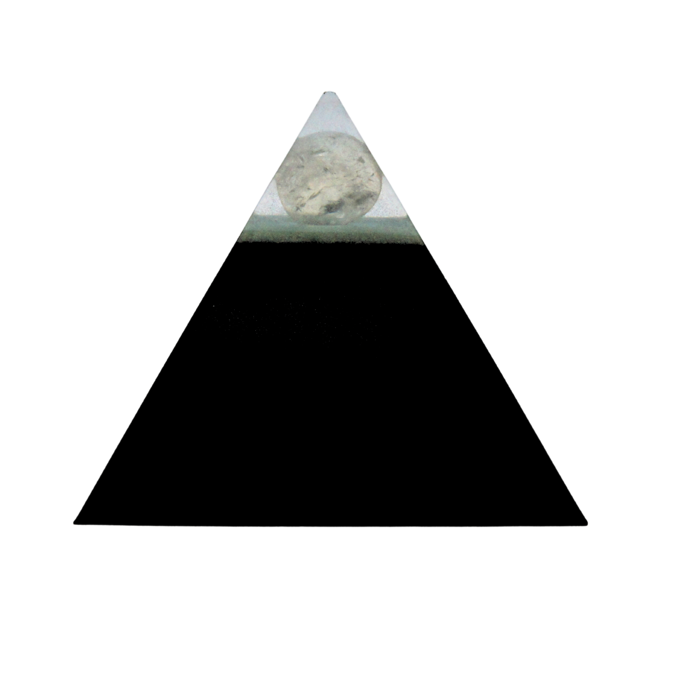 Mystical Black piramide met Citrien op groen laagje en 22 edelstenen – symbool van licht, groei en bescherming.
