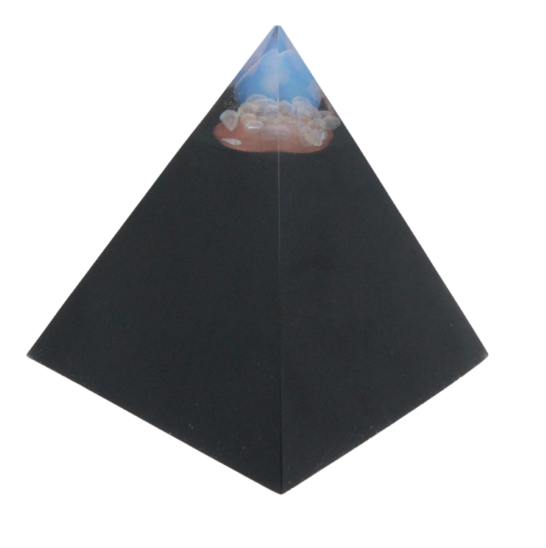 Mystical Black piramide met Opaliet, angel aura en 25 edelstenen – symbool van helderheid, rust en intuïtieve zachtheid.
