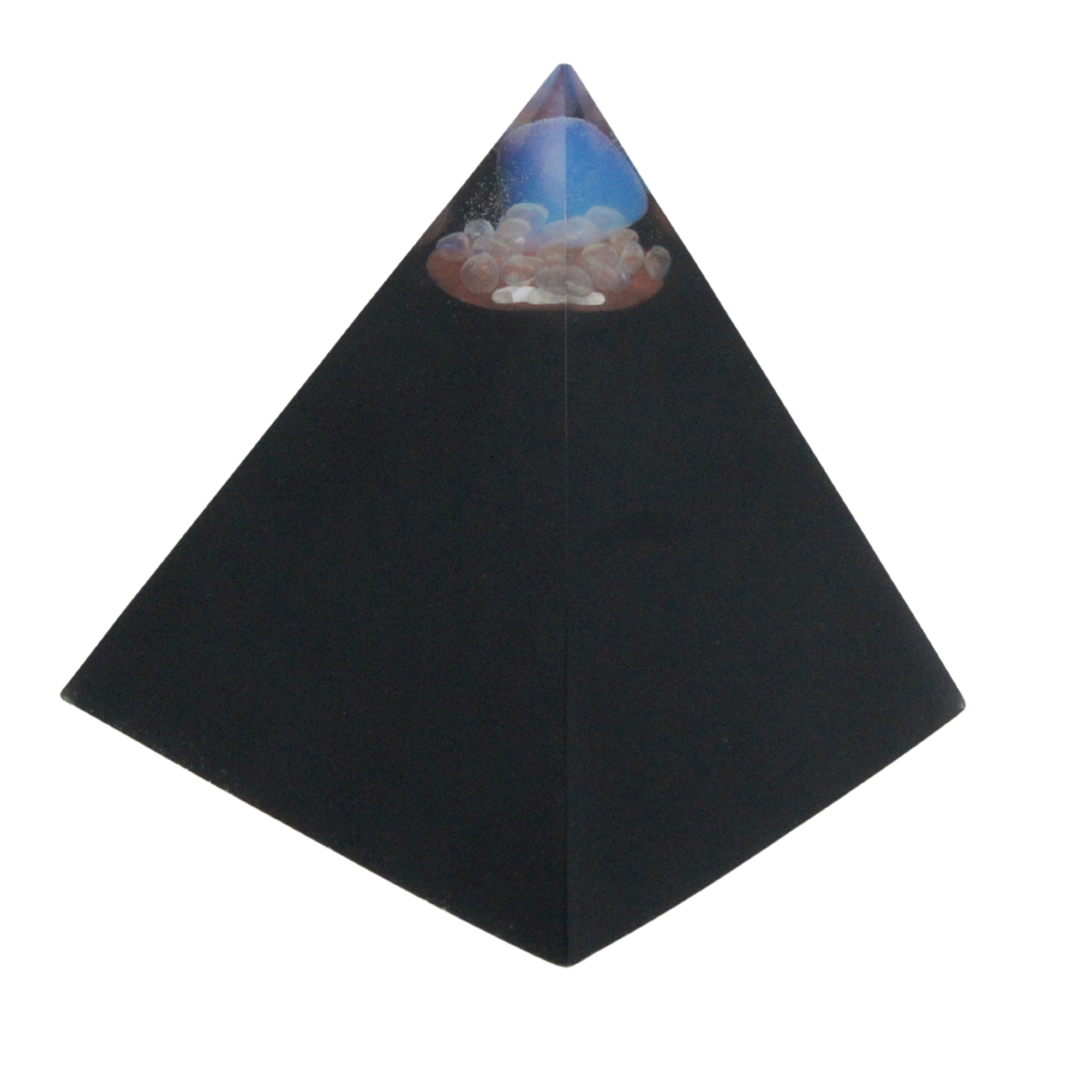 Mystical Black piramide met Opaliet, angel aura en 25 edelstenen – symbool van helderheid, rust en intuïtieve zachtheid.