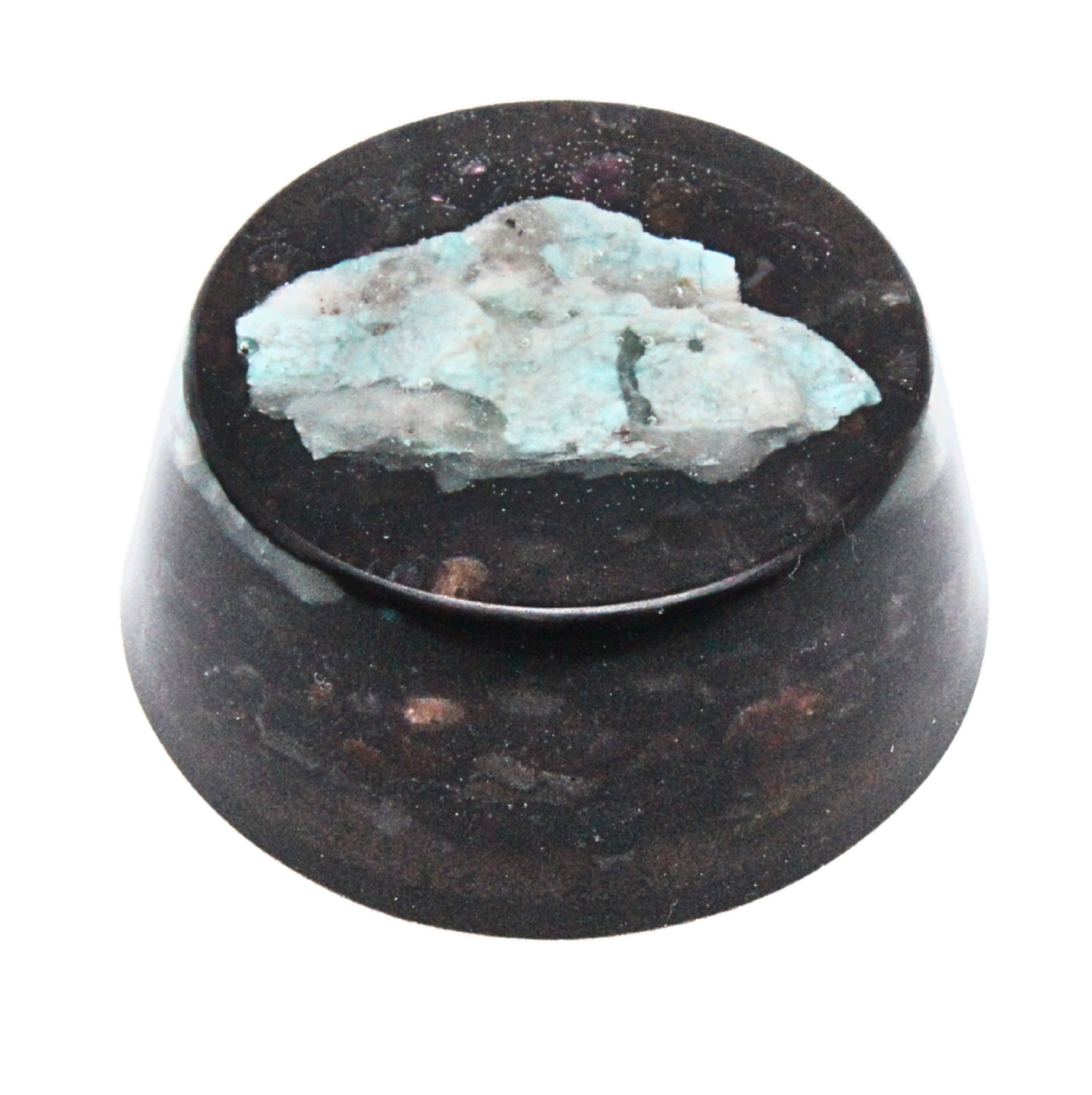 Special Rondo with rough Amazonite on top, set in a dark base of Garnet, Hematite, Clear Quartz, selenite, shungite and copper powder – symbol of strength, calm and inner direction.